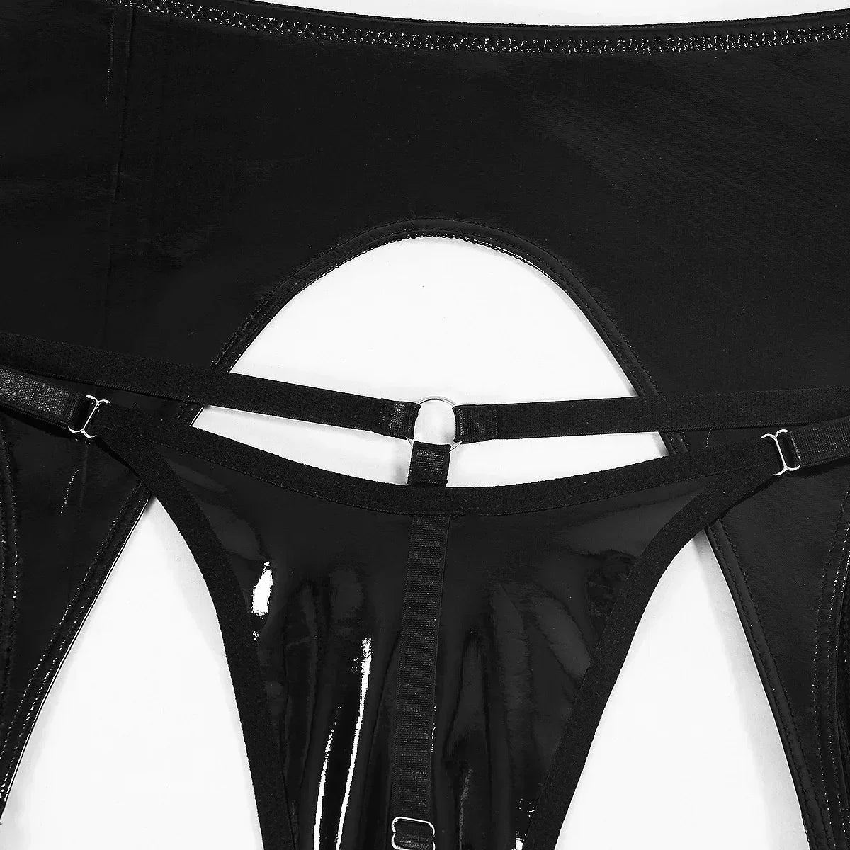 Sada spodního prádla s výřezy na hrudi