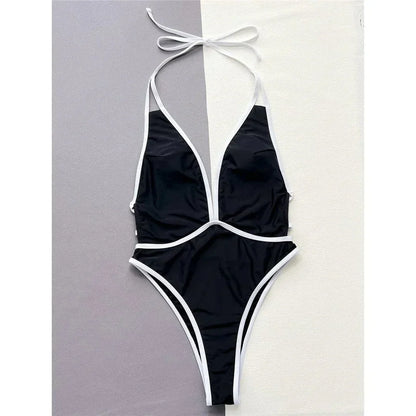 Jednodílné plavky s otevřenými zády