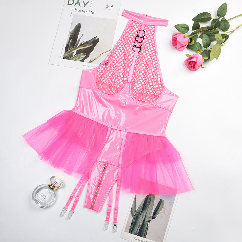 Body s průhledným výstřihem