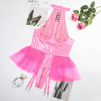 Body s průhledným výstřihem