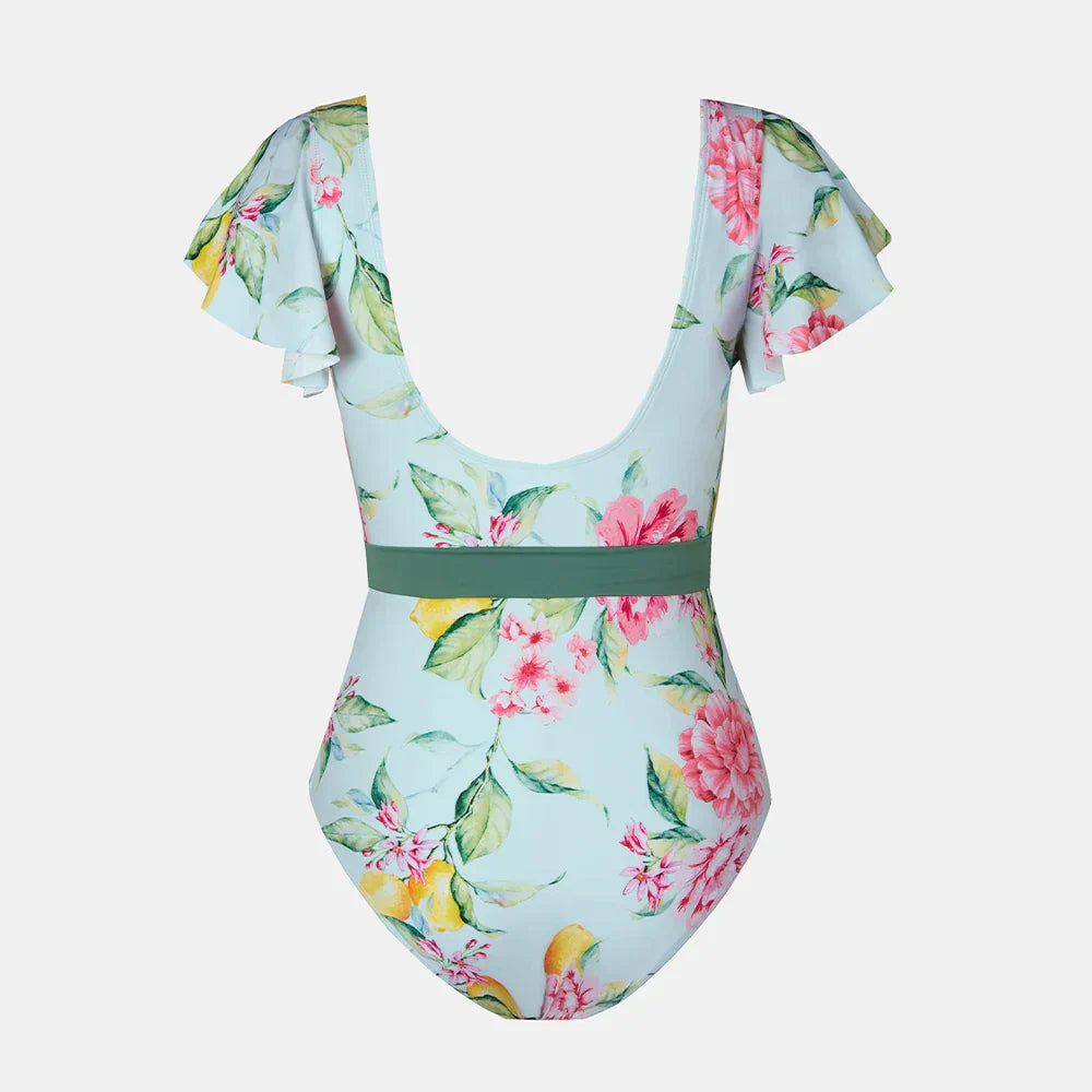 Jednodílné plavky s úzkým pasem