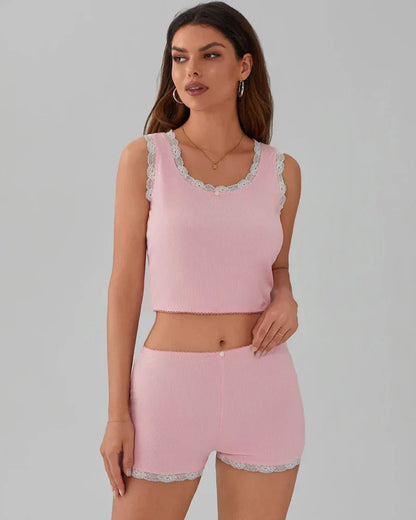 Krátké žebrované pyžamo s krajkovým lemem