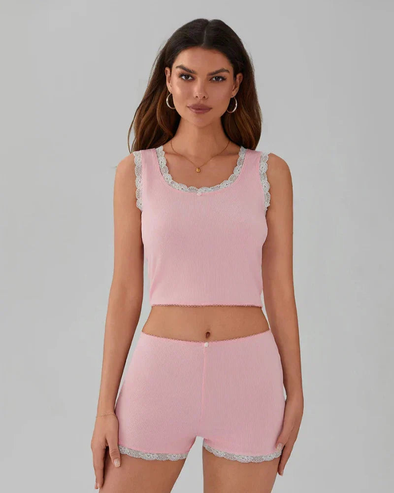 Krátké žebrované pyžamo s krajkovým lemem