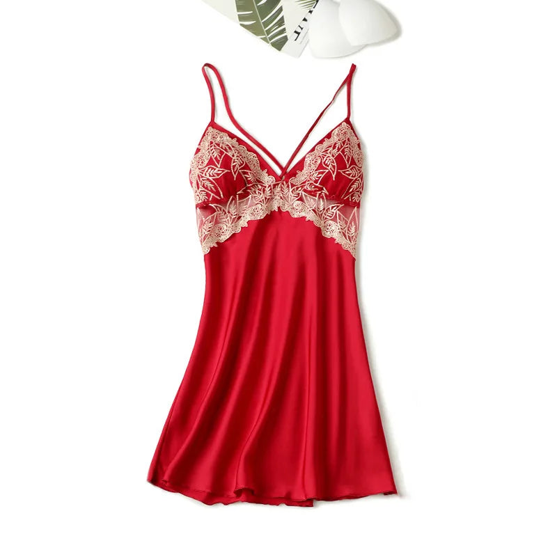 Smyslná noční košilka s krajkou