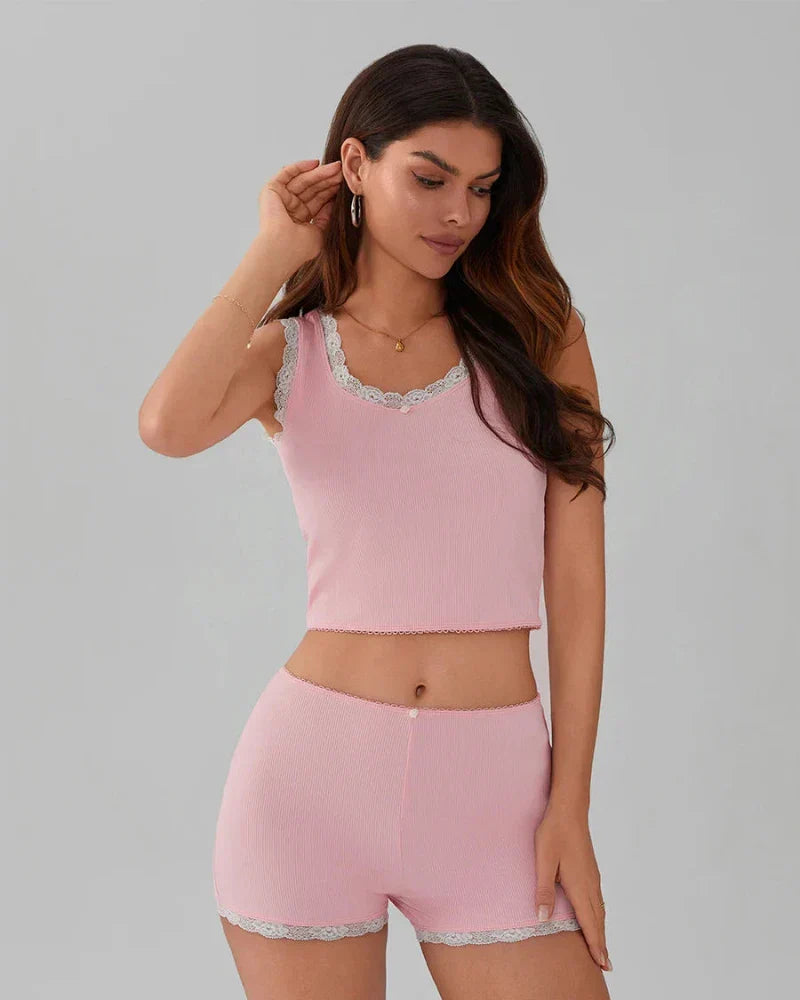 Krátké žebrované pyžamo s krajkovým lemem