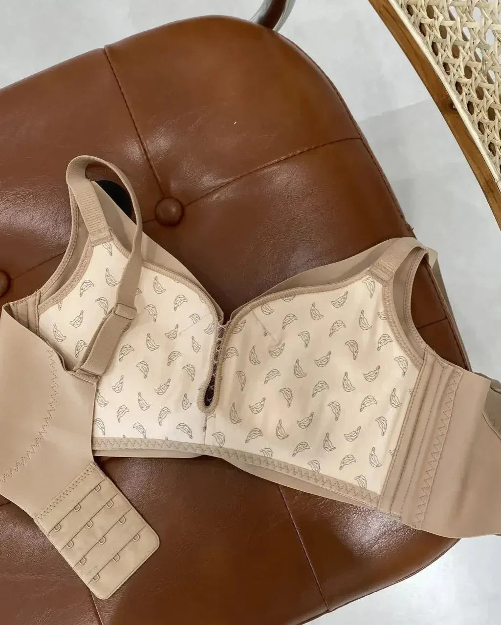 Měkká podprsenka s ozdobnou síťovinou