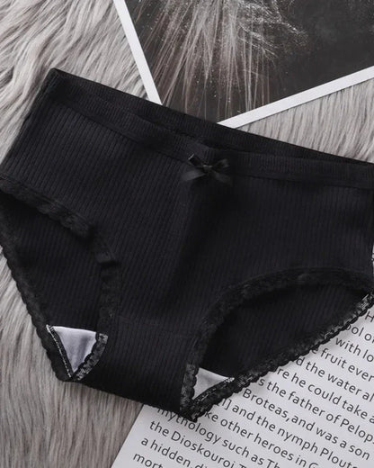 Pohodlné žebrované kalhotky s krajkou