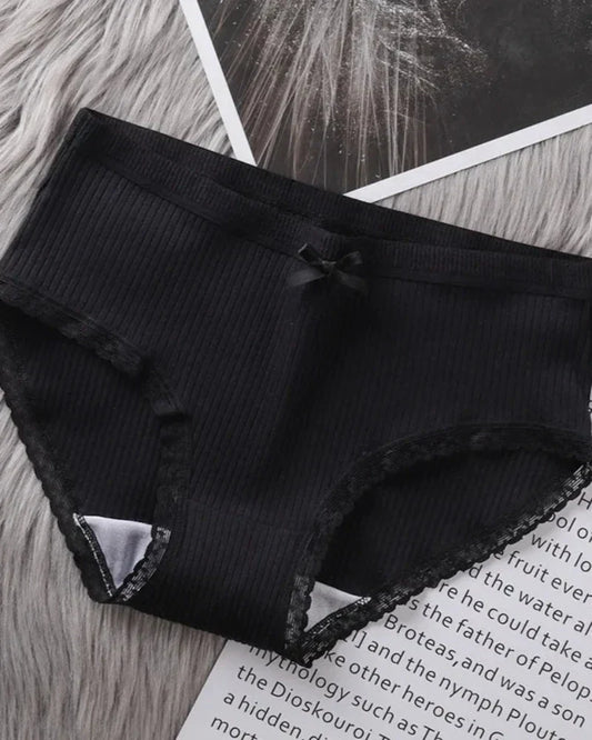 Pohodlné žebrované kalhotky s krajkou