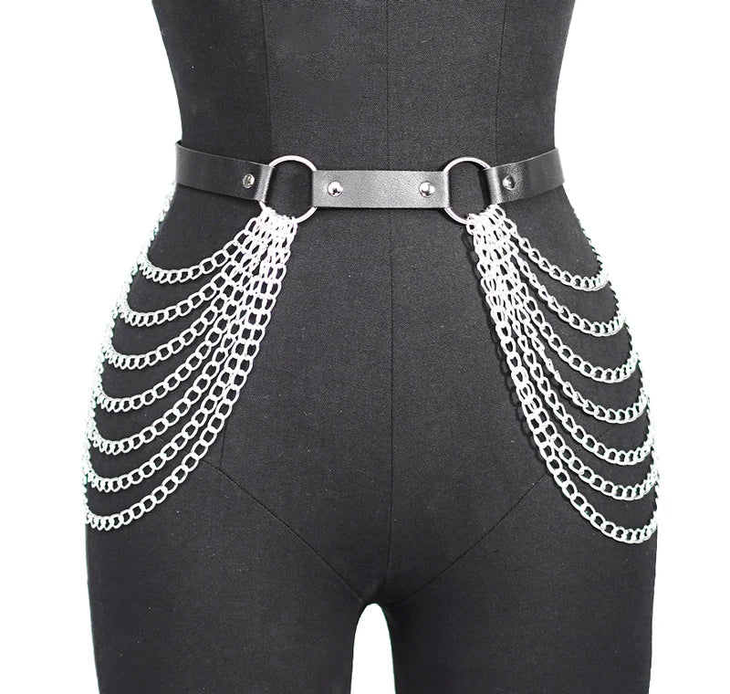 Kožený postroj s řetězy