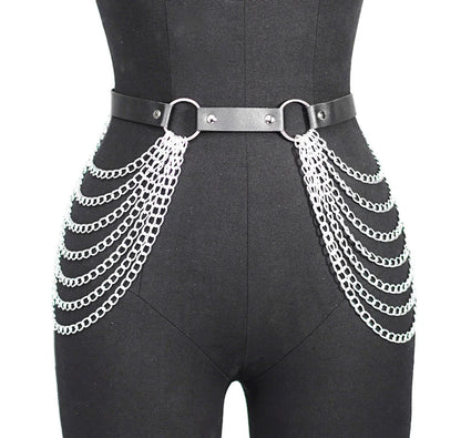 Kožený postroj s řetězy