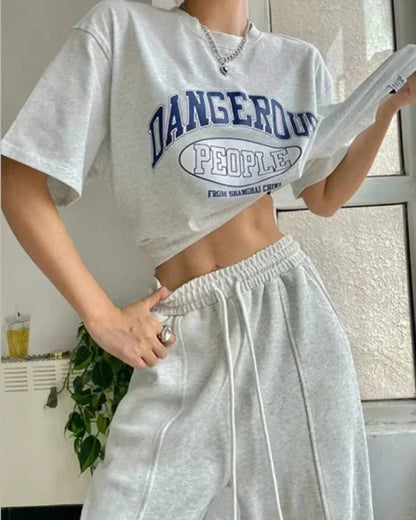 Volné tepláky s širokými nohavicemi