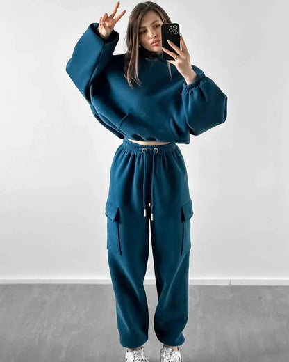 Volná tepláková souprava s kapucí