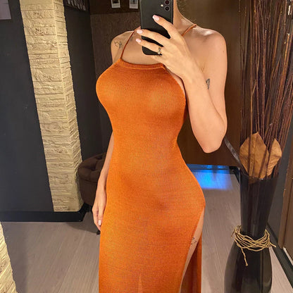 Plážové šaty s kříženými tkaničkami na zádech