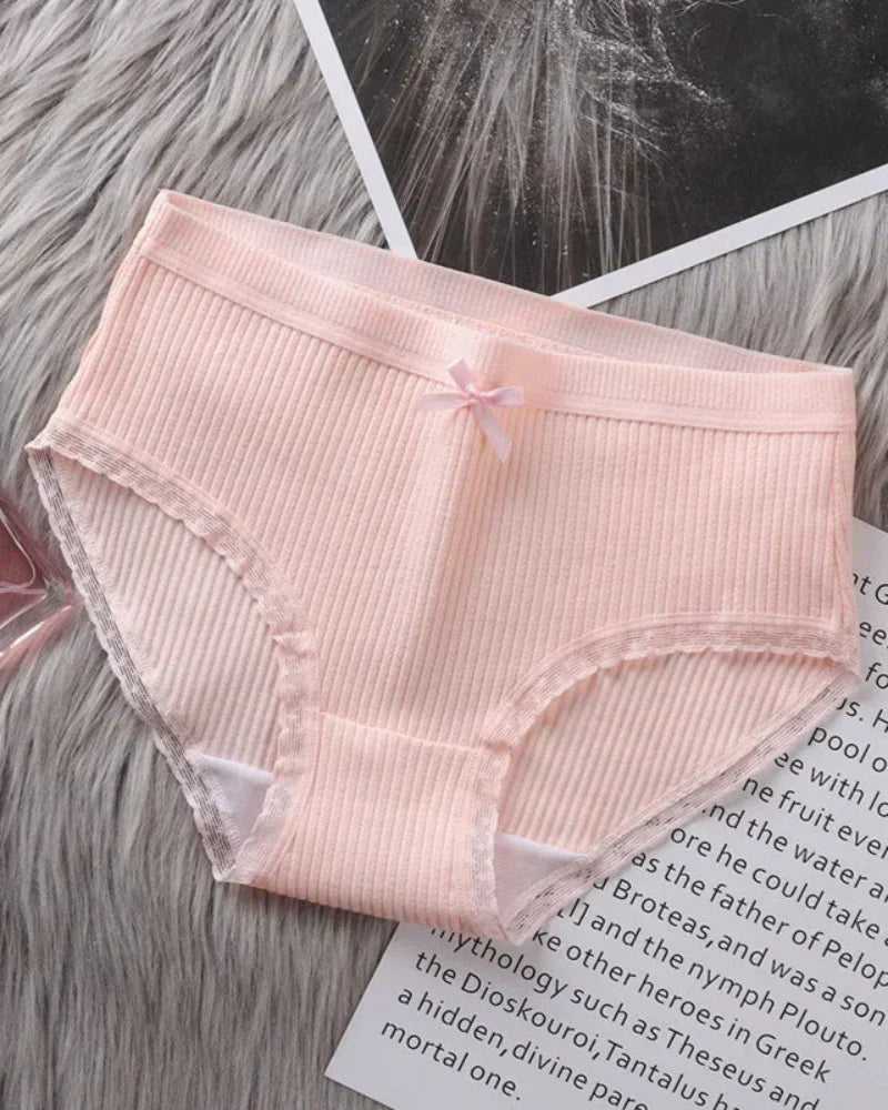 Pohodlné žebrované kalhotky s krajkou