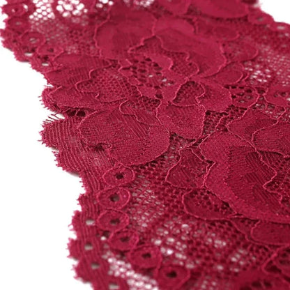 Tanga s krajkovými detaily