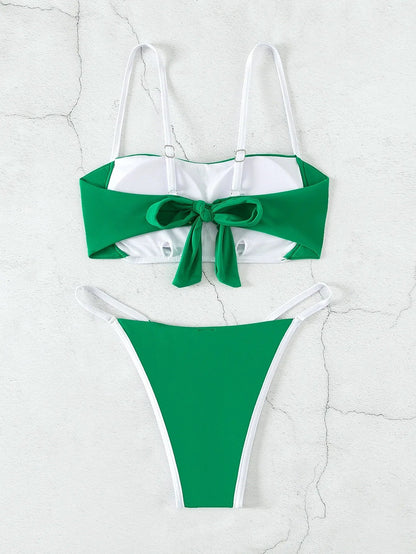 Bikiny s nastavitelnou vázací šňůrkou vzadu