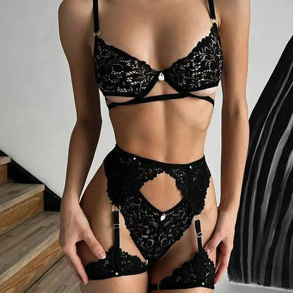 Krajkové spodní prádlo s podvazkovým pásem