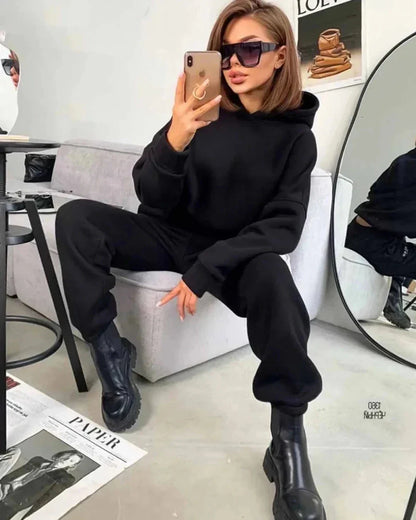 Pohodlná tepláková souprava s kapucí