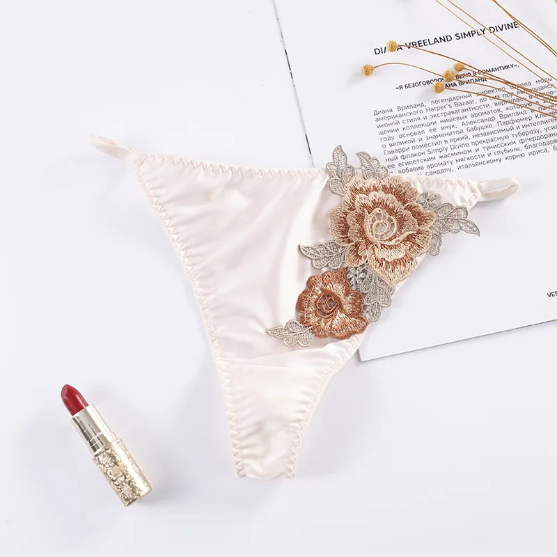 Tanga s květinovou výšivkou