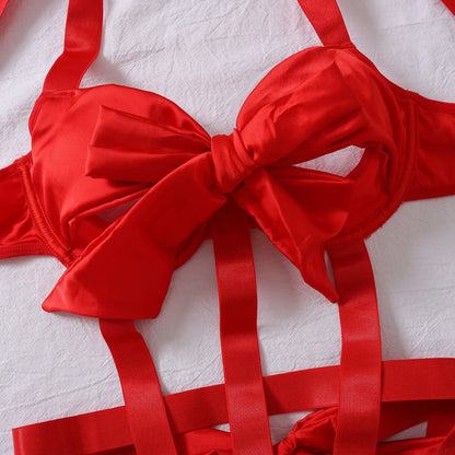 Body s nastavitelnými ramínky a mašlí na hrudi