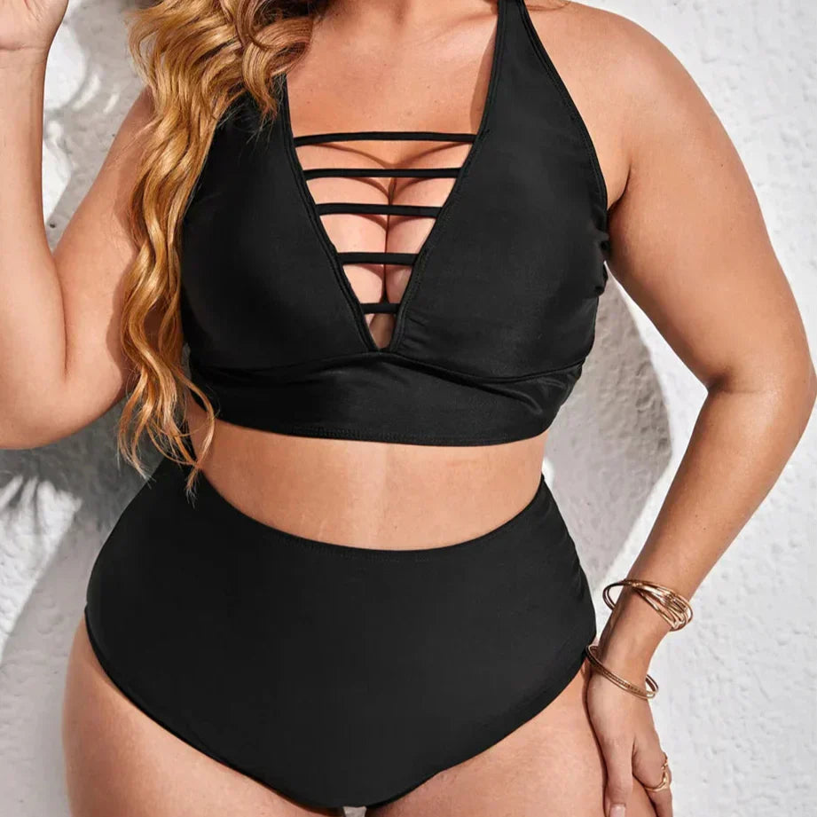 Dvoudílné plavky s kříženými ramínky.