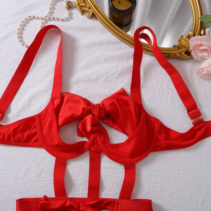 Body s nastavitelnými ramínky a mašlí na hrudi