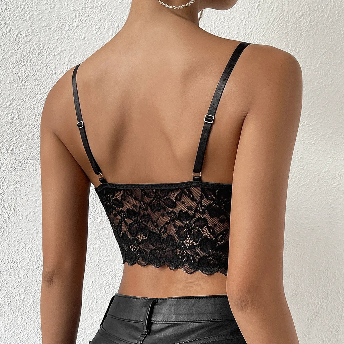 Krajková podprsenka s průhledným pasem