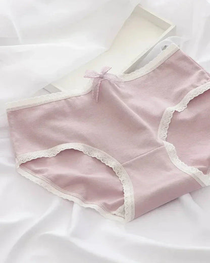 Klasické kalhotky s mašlí a krajkou