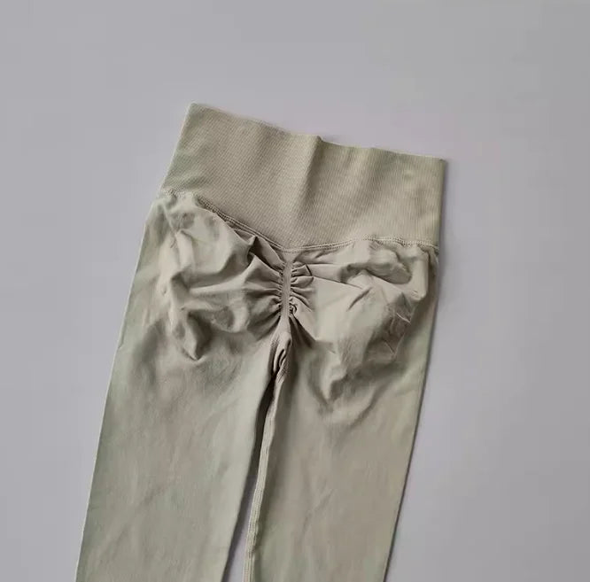 Bezešvé sportovní legíny s vysokým pasem a volánky