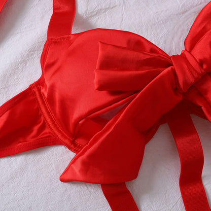 Body s nastavitelnými ramínky a mašlí na hrudi