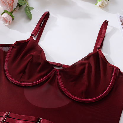 Body s praktickým zapínáním v rozkroku