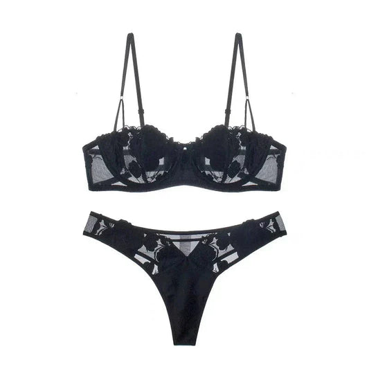 Souprava spodního prádla s ozdobným výstřihem na zadní straně