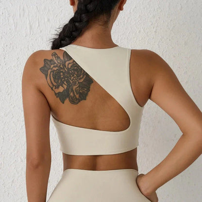 Sportovní podprsenka s asymetrickými zády