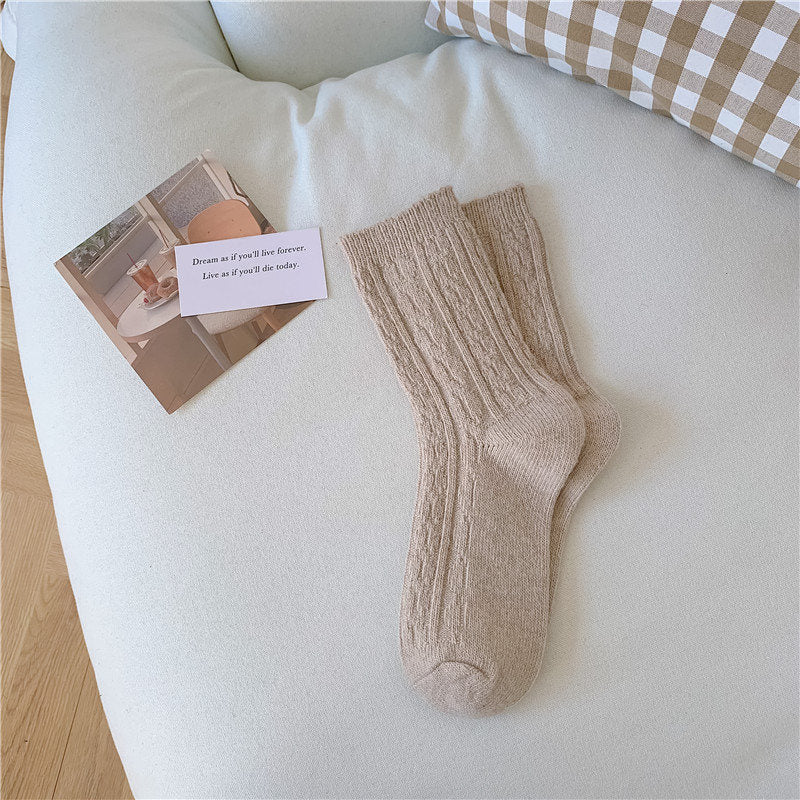 Dlouhé měkké dámské ponožky s copánkovým vzorem