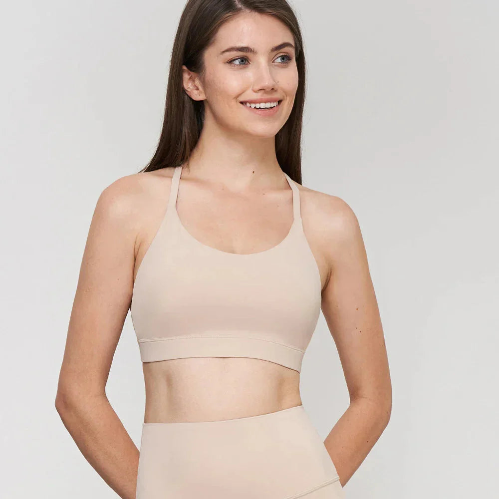 Klasická sportovní podprsenka s ozdobnými ramínky na zádech