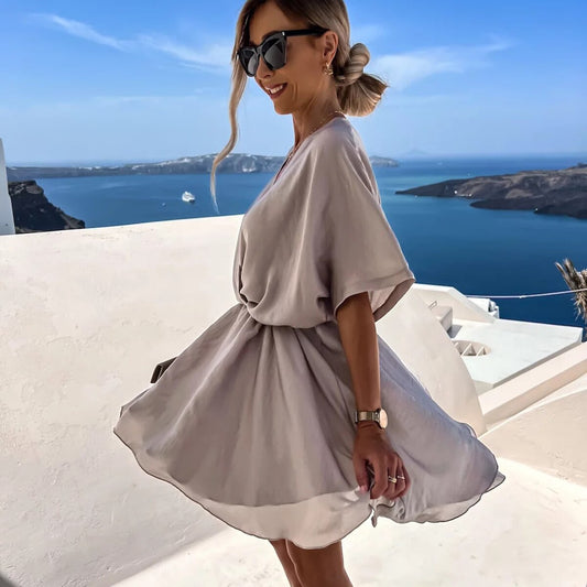 Letní minišaty s rozšířeným výstřihem