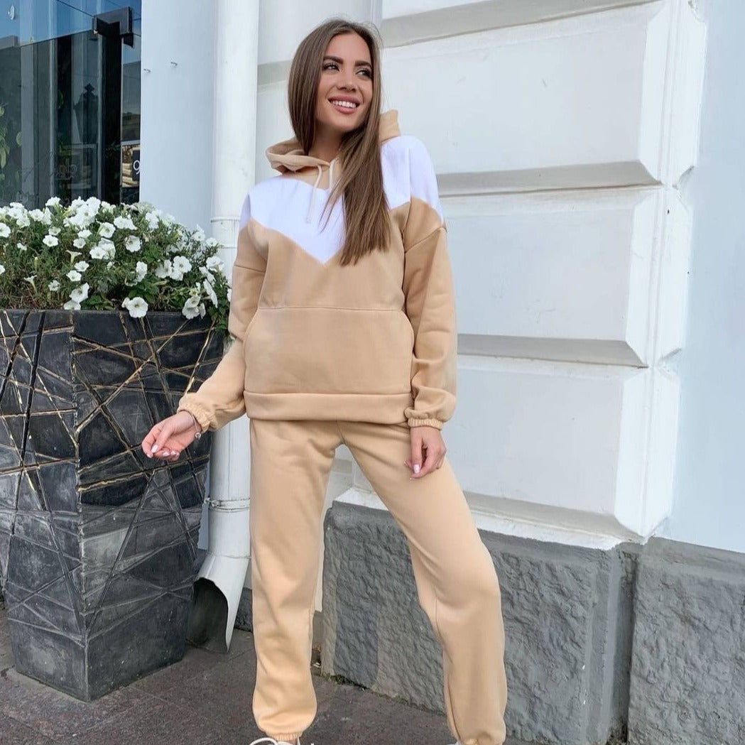 Sportovní tepláková souprava s mikinou s klokaním vzorem