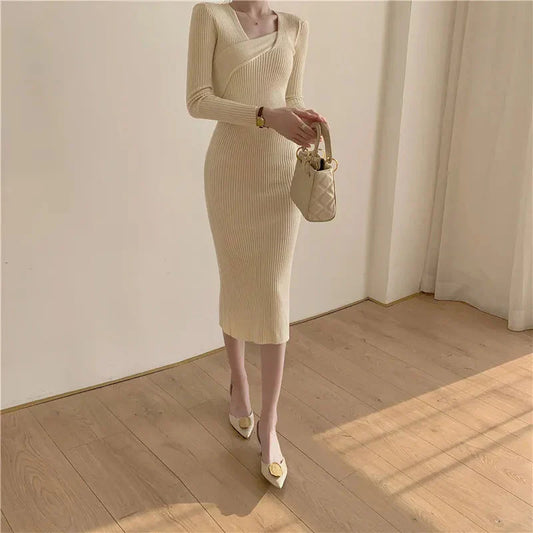 Přiléhavé žebrované midi pletené šaty
