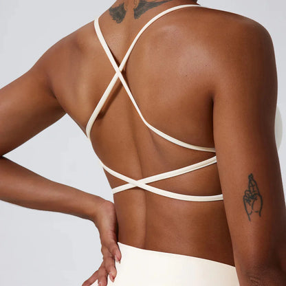 Sportovní podprsenka s tenkými ramínky