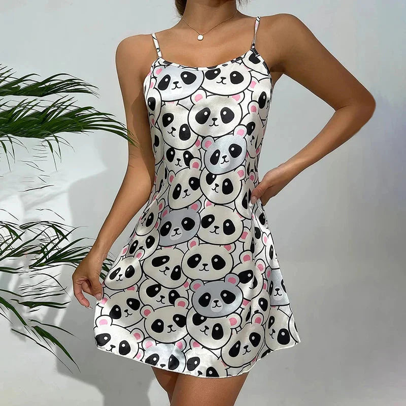 Krátká saténová noční košilka s motivem pandy