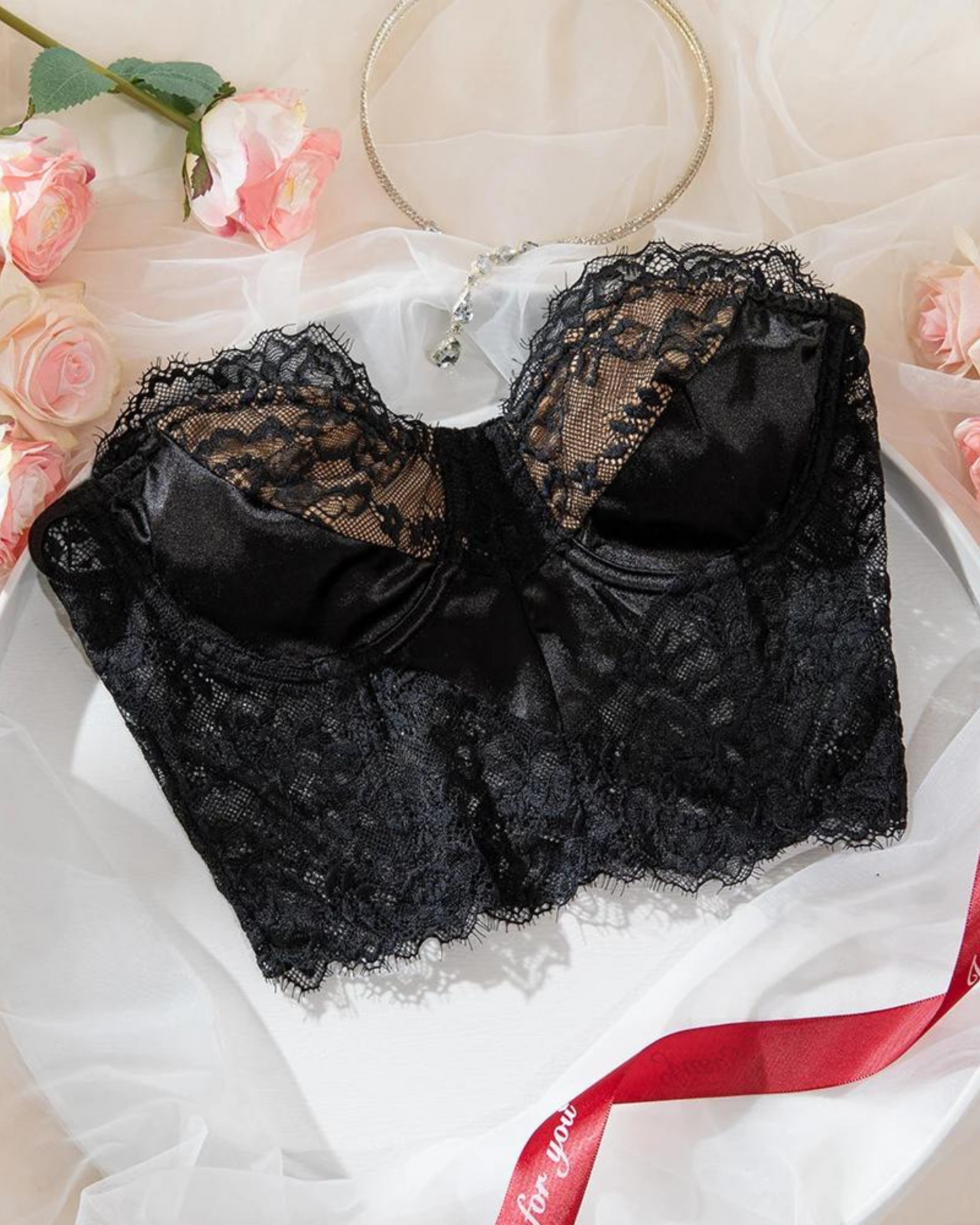 Krajková podprsenka s průsvitnými zády