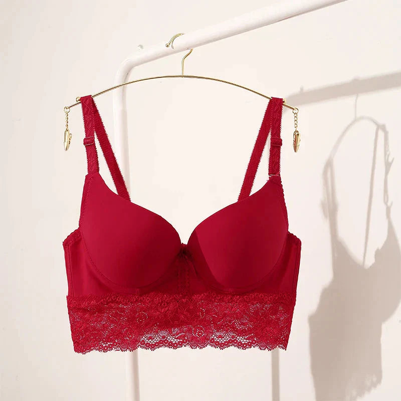 Push-up podprsenka s krajkovým spodním dílem