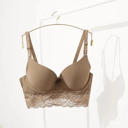 Push-up podprsenka s krajkovým spodním dílem