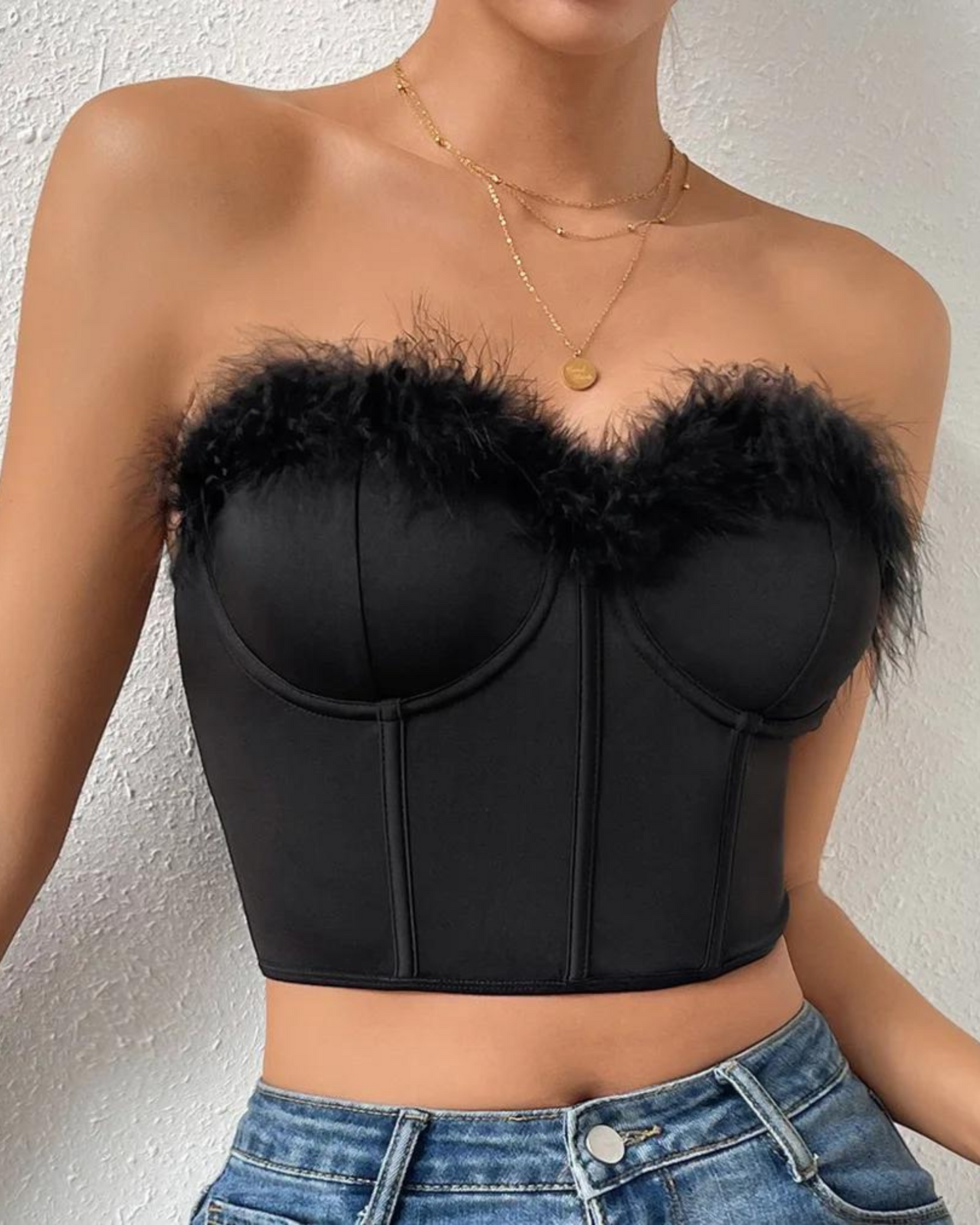 Podprsenka s kožešinou na výstřihu