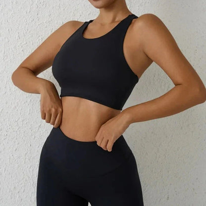 Sportovní podprsenka s asymetrickými zády
