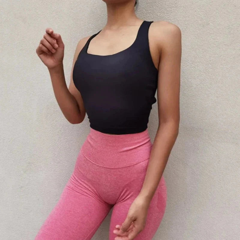 Sportovní podprsenka s ozdobnými zavazováními vzadu