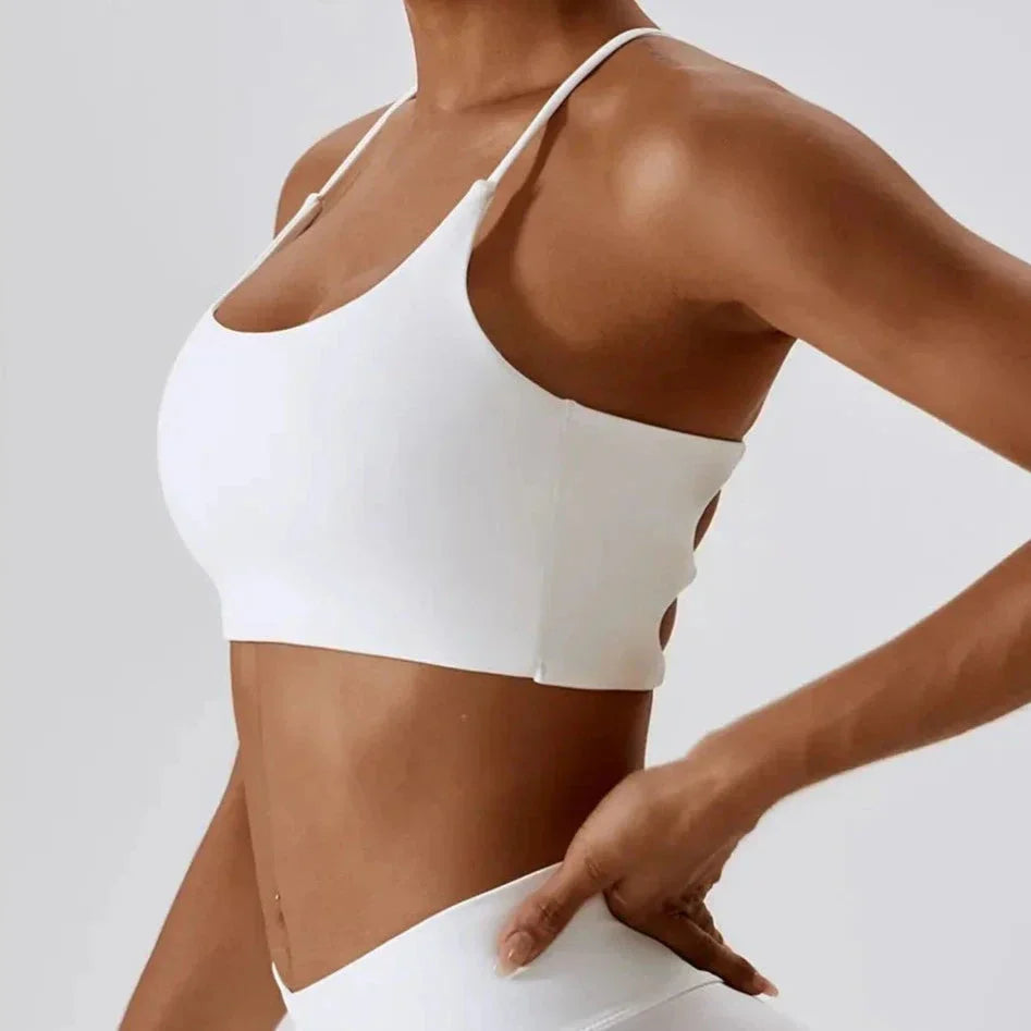 Sportovní podprsenka s ozdobnými ramínky na zádech