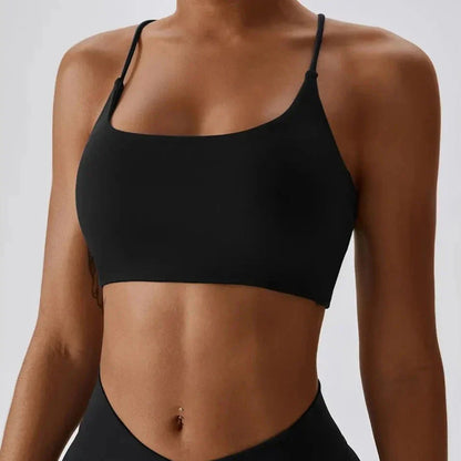 Sportovní podprsenka s ozdobnými ramínky na zádech
