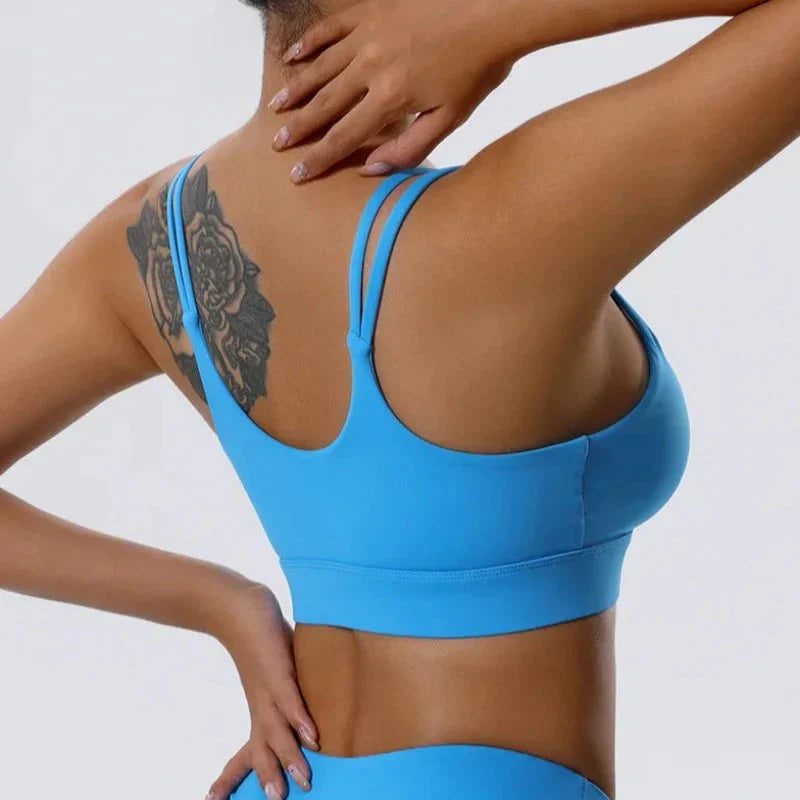 Sportovní podprsenka s ozdobnými ramínky