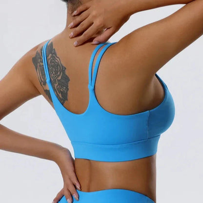 Sportovní podprsenka s ozdobnými ramínky